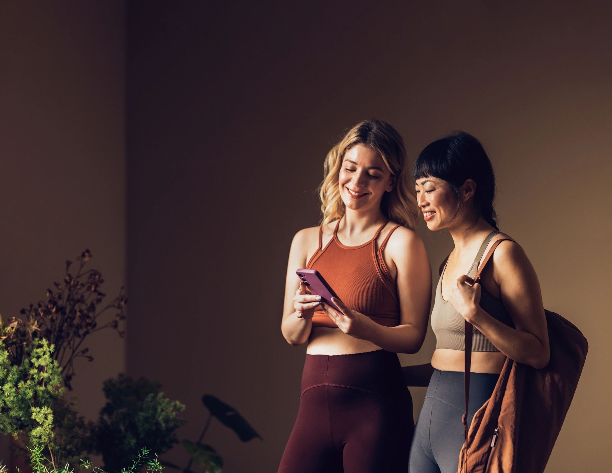 Keto coach Laura working with client